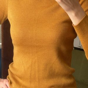UNIQLO Extra Fine Merino Ribbed Turtleneck Long-Sleeve
Sweater / Size M